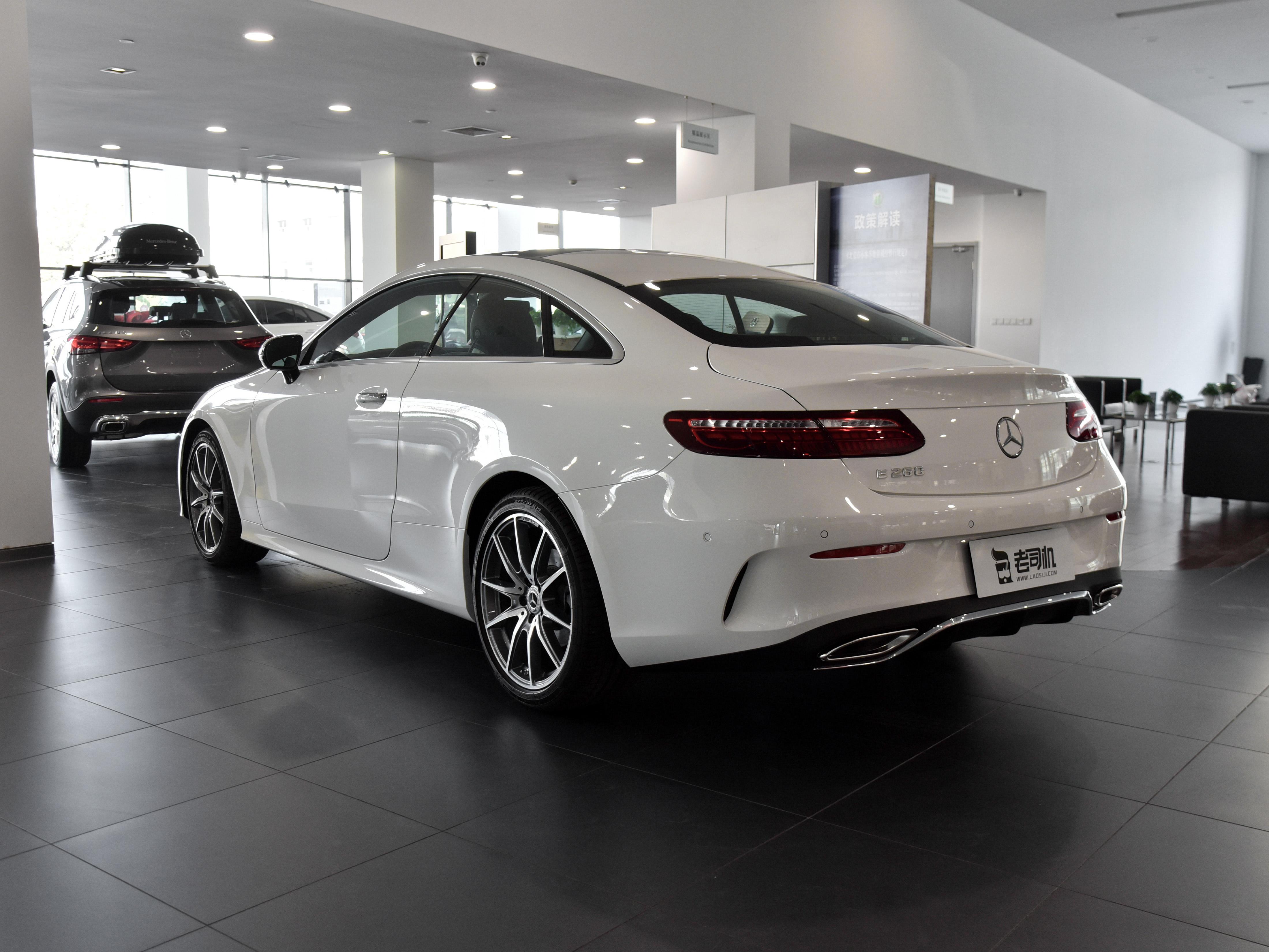 两门奔驰轿跑内饰,轿跑内饰豪华