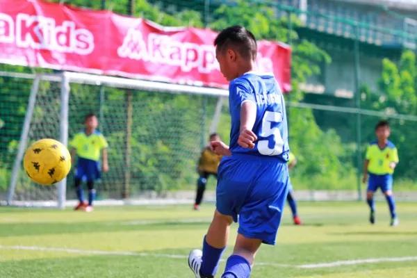 少儿足球培训几岁开始,少儿冬季足球培训