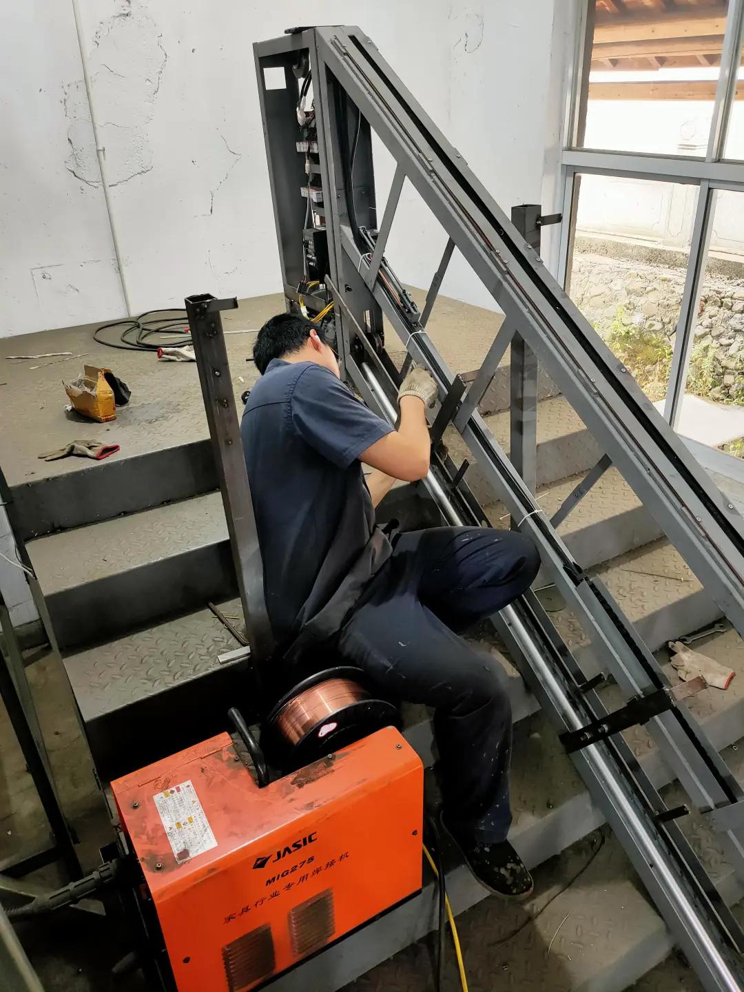 “我在这个世界过得很好”！小伙为失孤老人造神器，跑300城安装