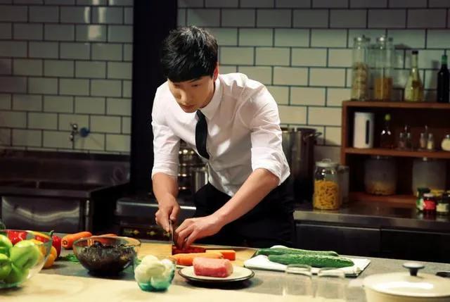 娱乐圈中哪些明星是魔鬼身材,魔鬼身材脸不匹配的6大明星