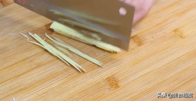 清蒸鲳鱼怎么做法比较好吃,清蒸五彩鲳鱼的做法和步骤