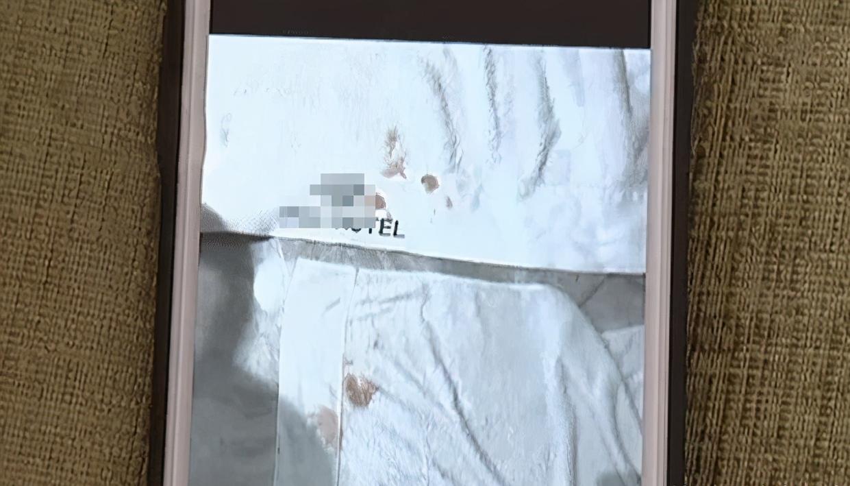 年轻情侣入酒店没结账跑路！客房内味道，无法描述