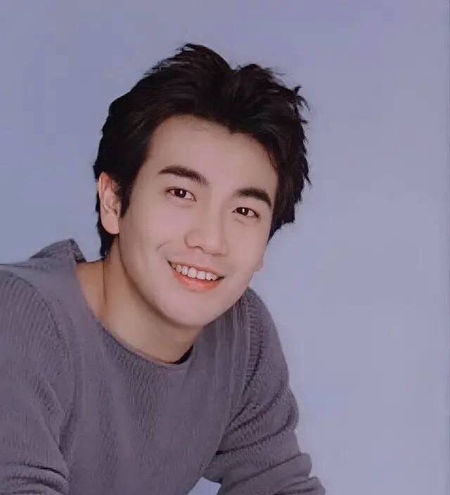 成龙没捧红过一个人,成龙老了为什么还那么拼