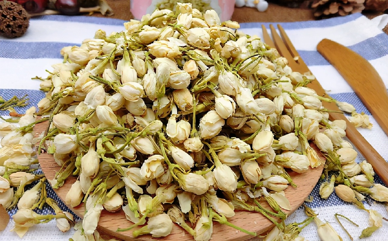 胃粘膜受损三种食物养胃护胃,用什么泡水喝养胃修复胃黏膜