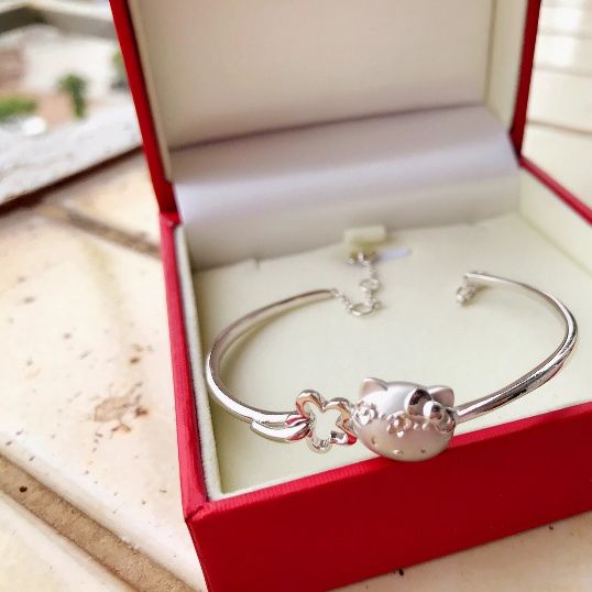 周大福银饰项链值得买吗,周大福黄金首饰展示高级感