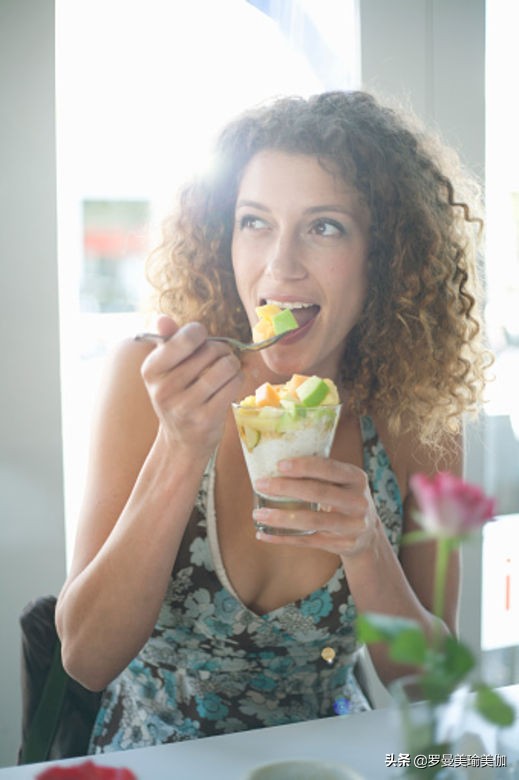 怎么瘦肚子和腰上赘肉最快教程,怎样瘦肚子和腰上赘肉动作视频