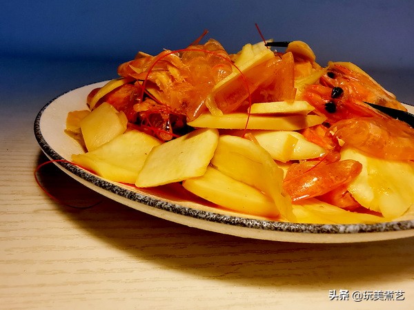 西瓜和虾子能一起吃吗,西瓜配虾子