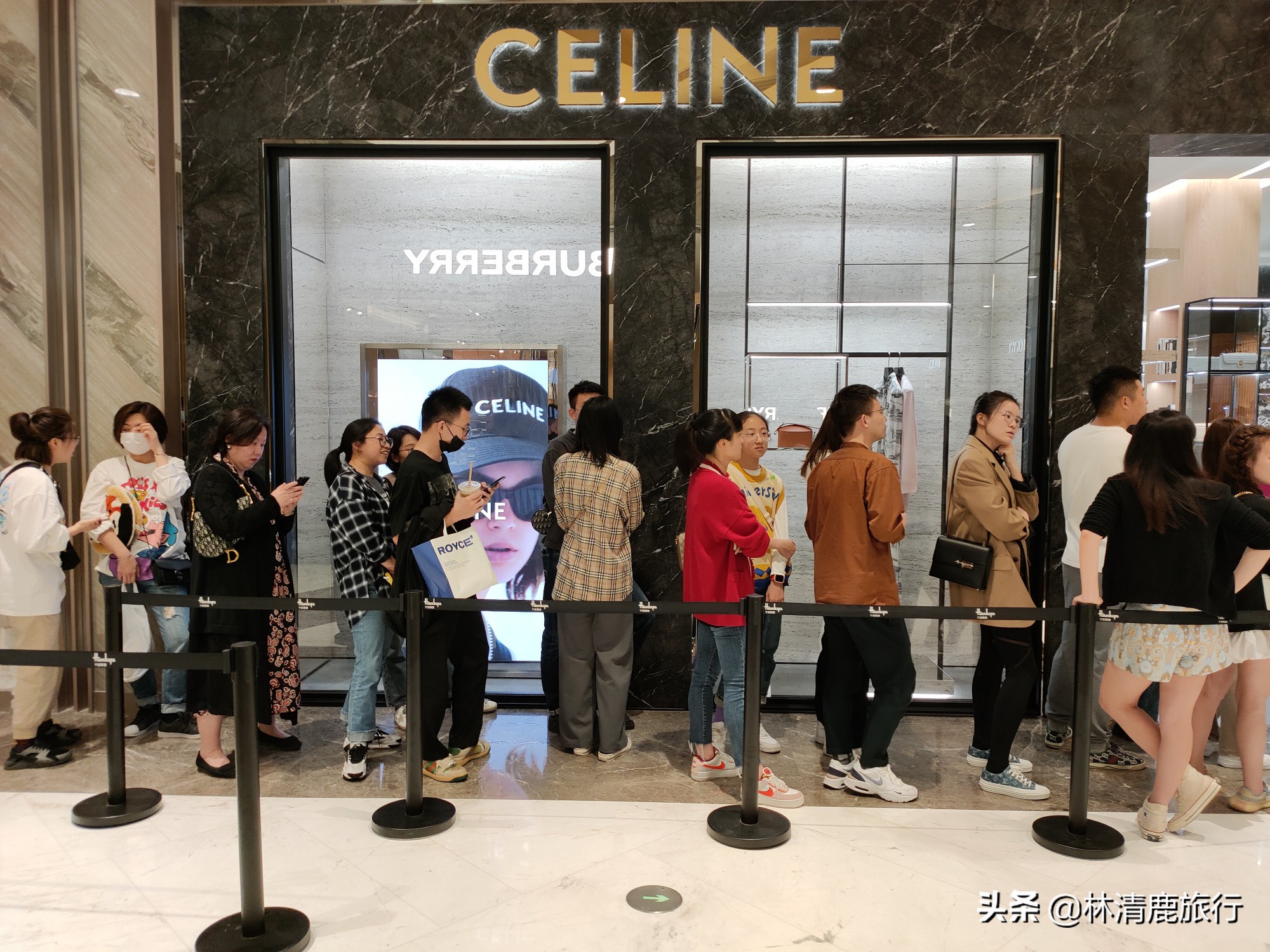 宁波花30亿打造的广场，好多高大上建筑，适合周末亲子游