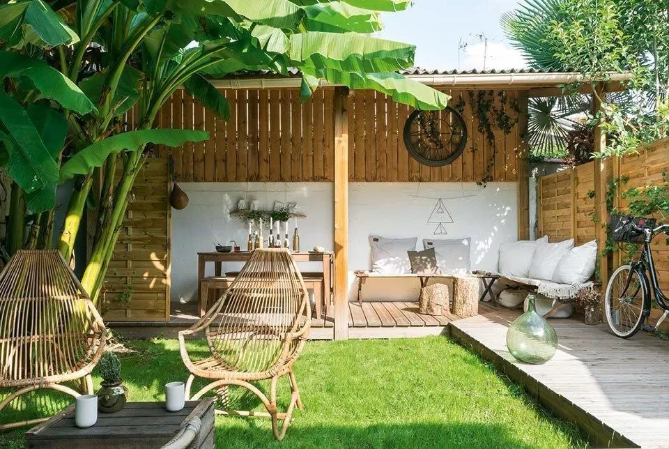 11层顶楼带阁楼露台,顶层带阁楼露台和底层带院子