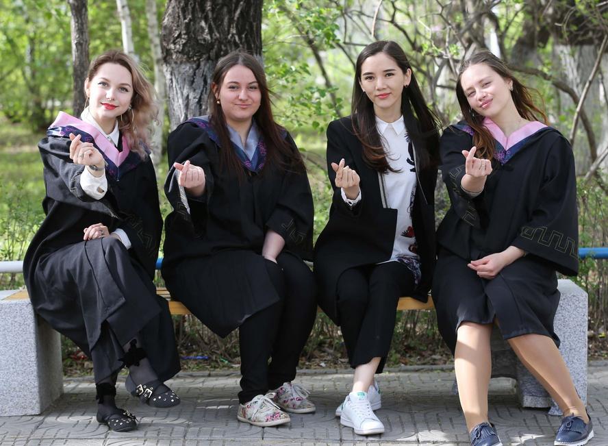 栽赃？俄女子照片明码标价登上西班牙广告牌，却和特殊工作者有关