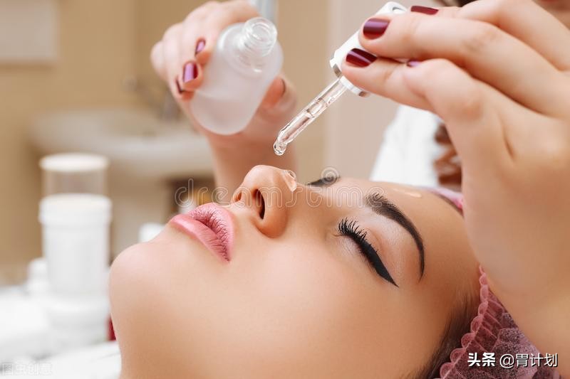 面霜和精华哪个效果好一点,面霜和面部精华的区别在哪