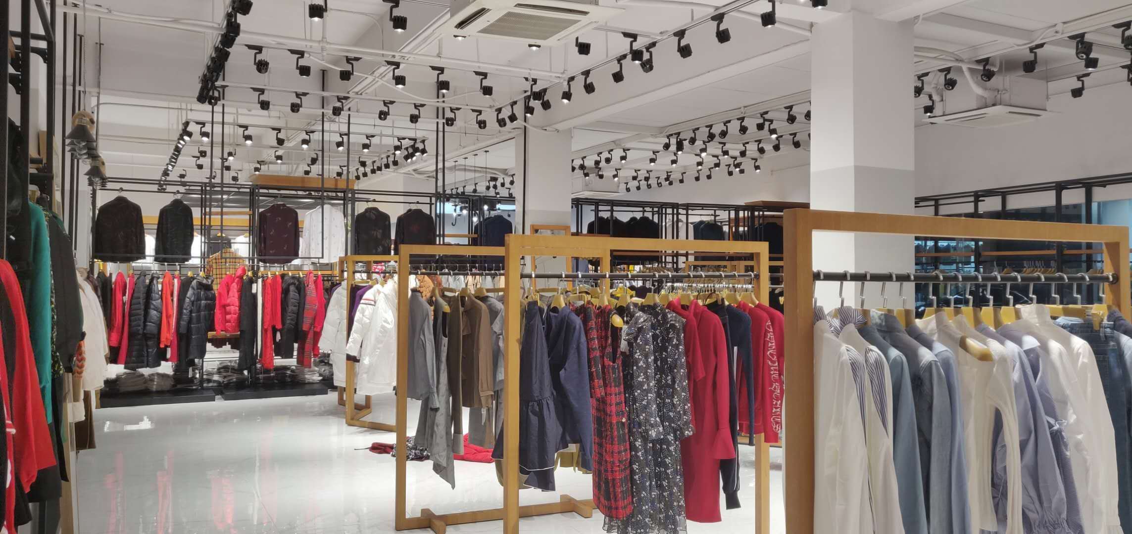 服装行业淡季现状,服装行业都不容易搬砖吗