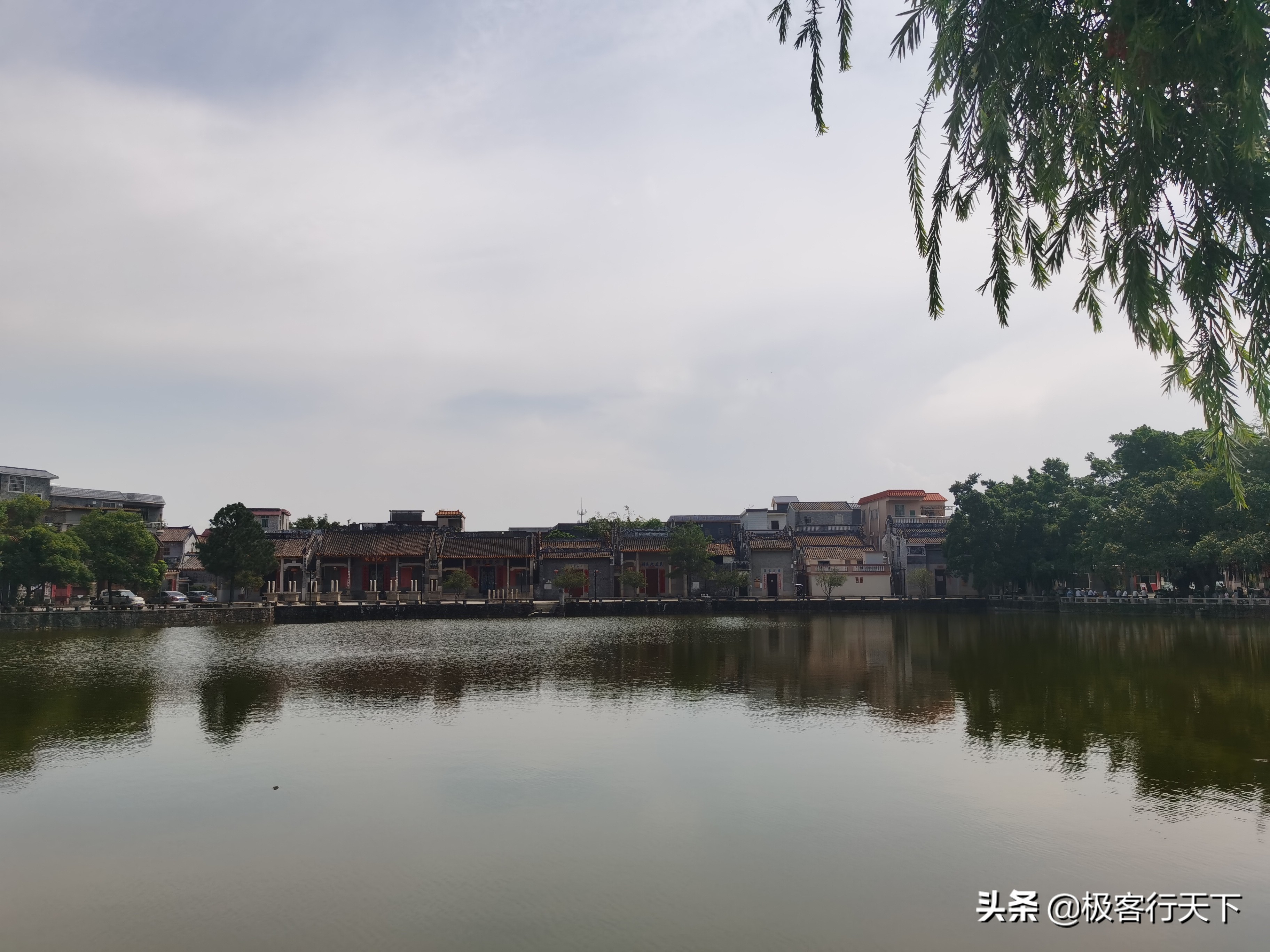 一不小心，闯入一幅南国古村风情画中，这里是南海松塘翰林村