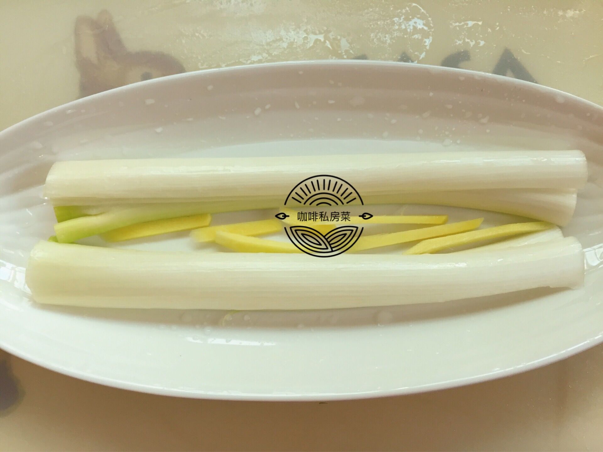 做清蒸鱼用什么油淋,清蒸鱼先放蒸鱼豉油还是先浇热油