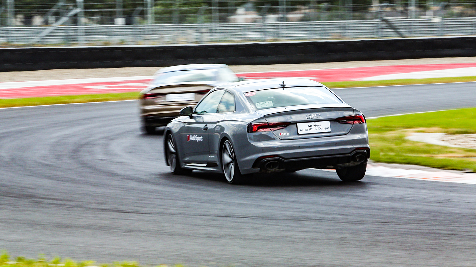 奥迪≠推头王！四驱或许真的挺香