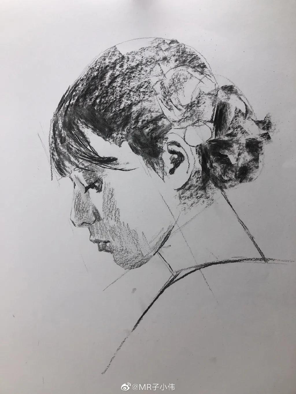 厉害了！他用一支铅笔把明星画了多个，如肖战、蔡徐坤、迪丽热巴