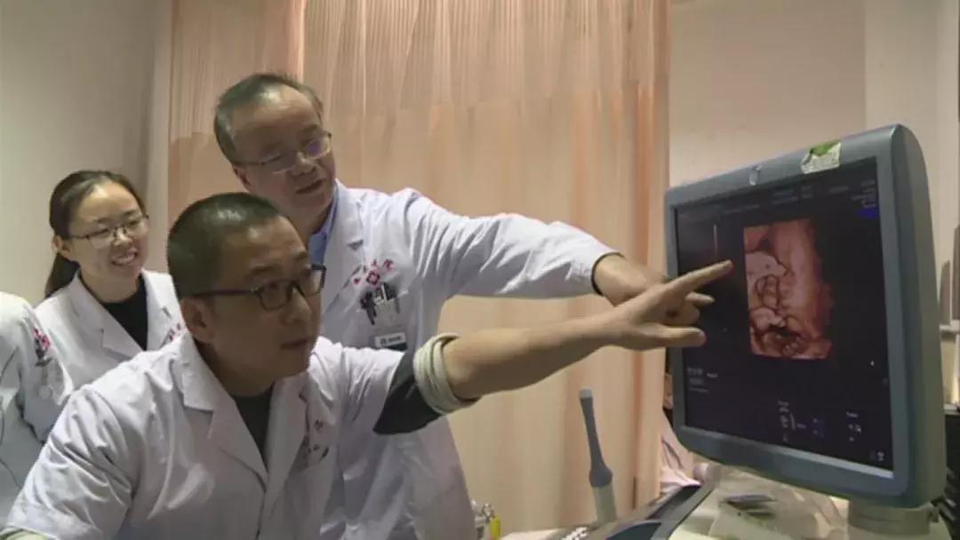 中国首例67岁自然受孕产女,女子通过试管婴儿生下一个儿子