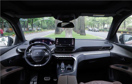 动力强底盘稳隔音好,动力强劲底盘扎实的汽车