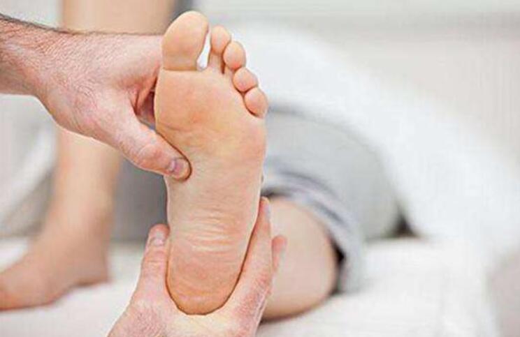 坐月子的妈妈感冒怎么办,坐月子期间妈妈感冒了挂哪个科