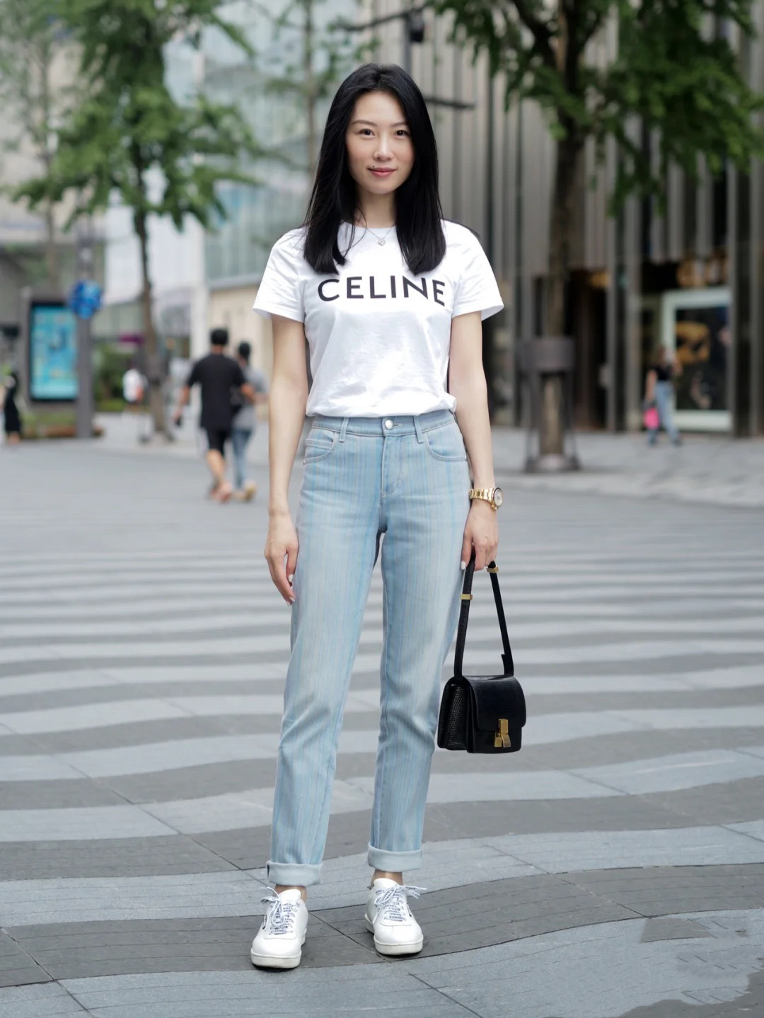 牛仔裤颜色深了如何变浅呢,浅色牛仔裤和深色牛仔裤