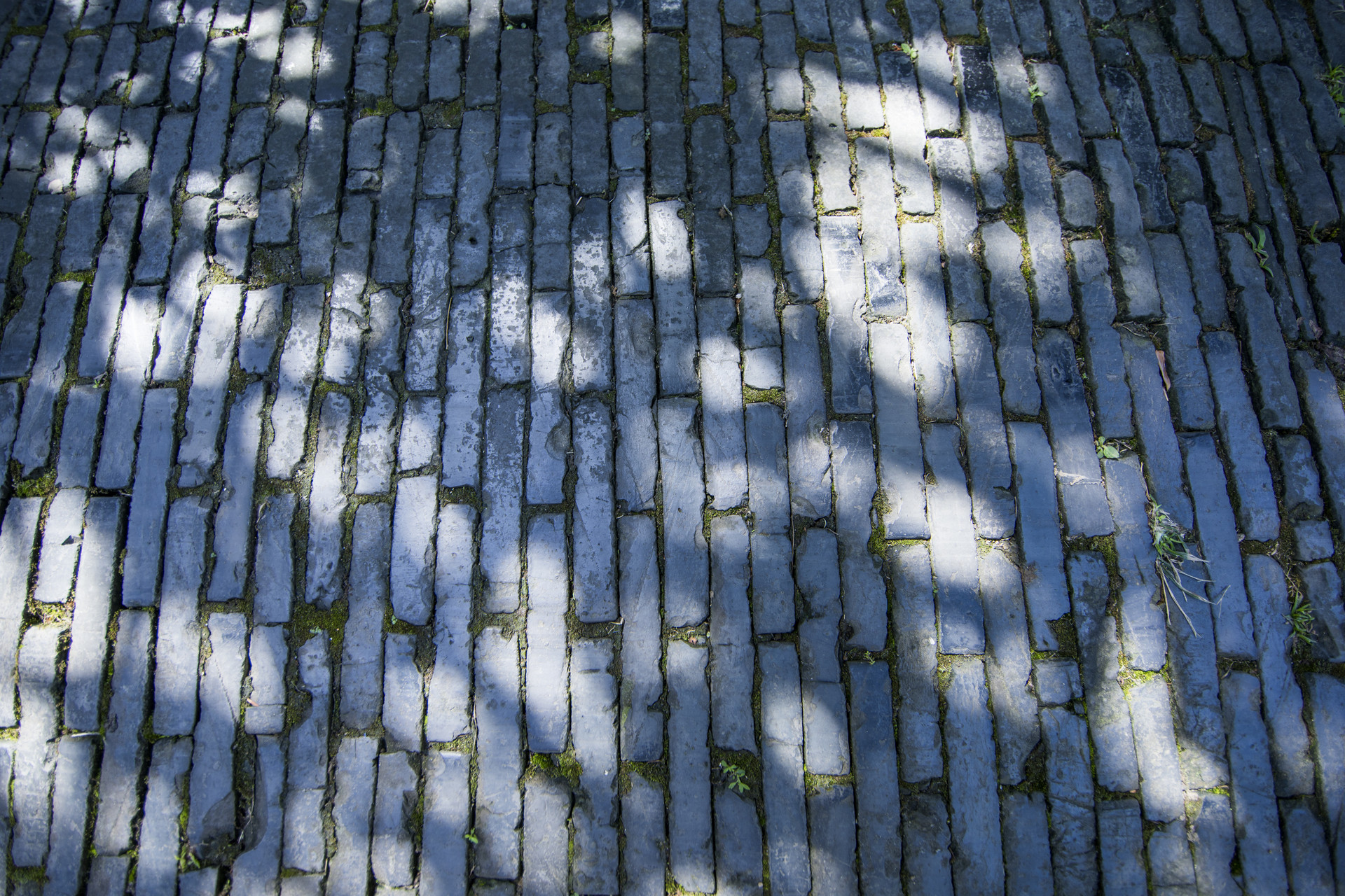 五月黄梅天三星白兰地,上联日月对星辰下联