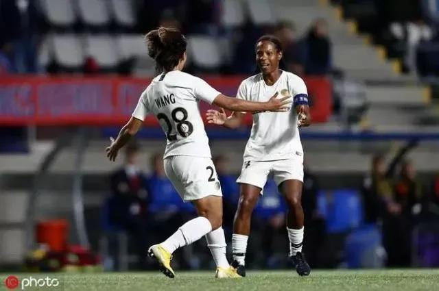 孙雯在国外踢馆的视频,孙雯踢足球视频