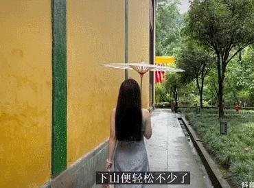 央视出手封杀！穿吊带逛寺庙，礼佛露大腿，这群“佛媛”简直疯了