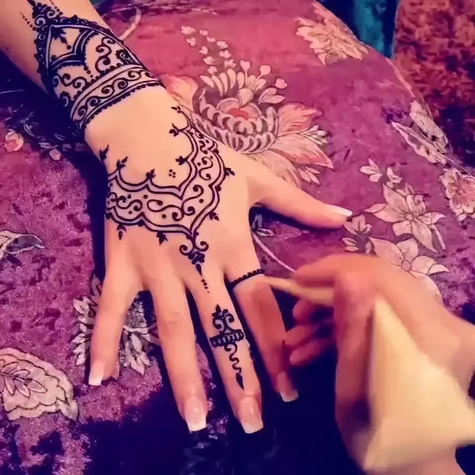 简单海娜手绘 (巴基斯坦海娜手绘彼岸花图文)