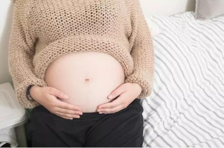 孕期胎动的时候是感觉有一点疼吗,孕期不同阶段胎儿活动感觉