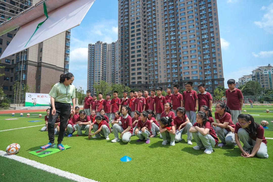 南京立贤小学成功举办南京市小学体育教学研讨活动