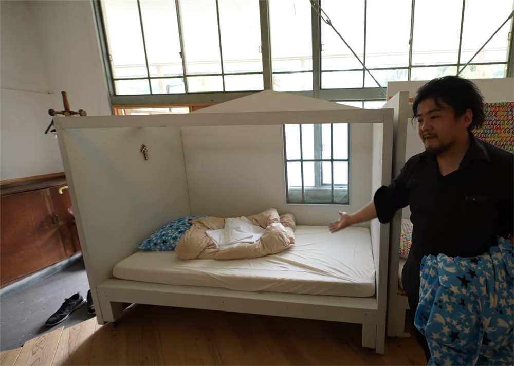 80后小伙回荒废10年农村大学,80后小伙回荒废十年的农村大学