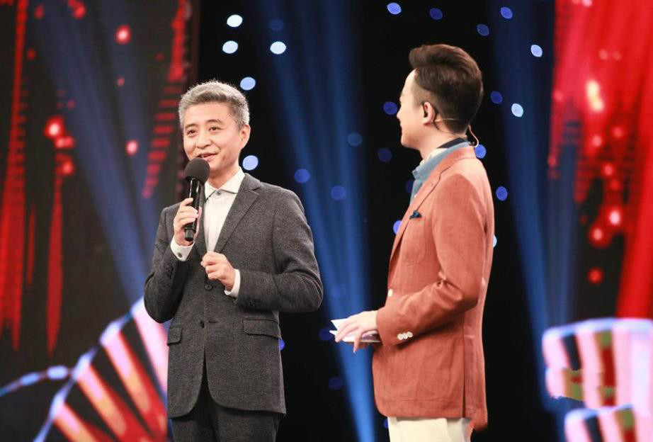 央视主持周炜近况曝光,46岁名嘴周炜近况曝光