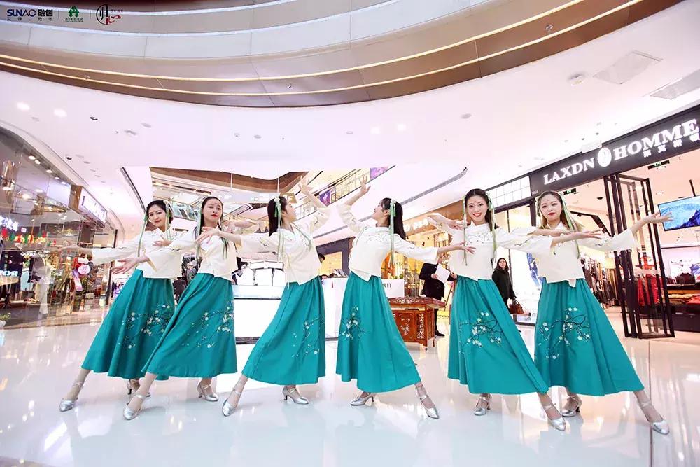 杭州人快带上自家的老照片来投稿，还有机会获得万元大奖哦