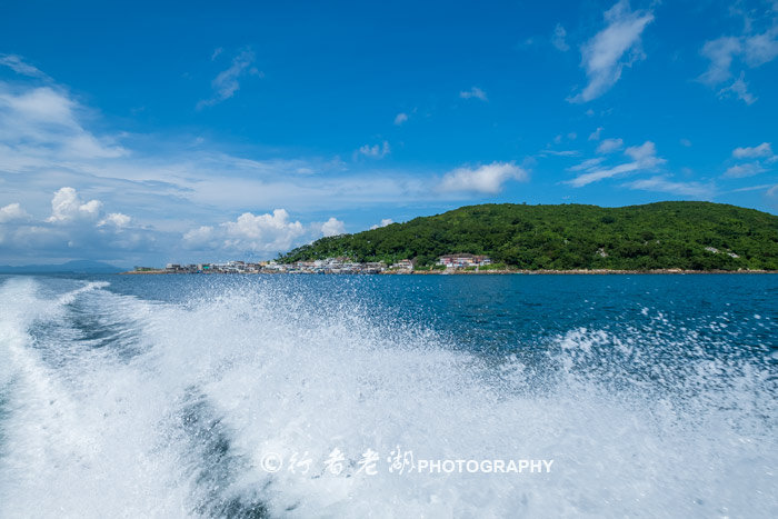 这个荒岛超多海胆和鲍鱼，但不能抓只能看，登岛还必须入境香港