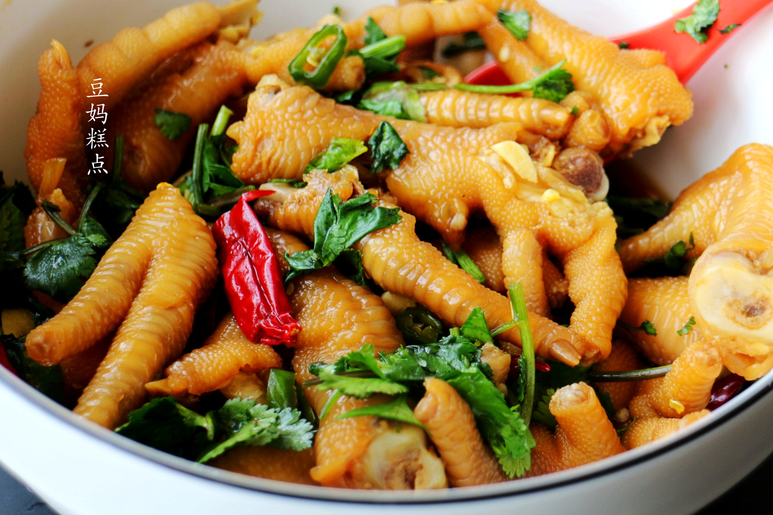 好吃的泡鸡脚的做法视频,酸辣可口的泡鸡脚