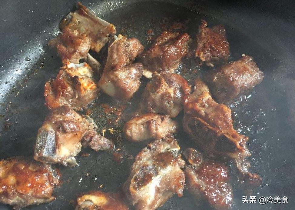 炒糖色糊锅的正确方法,炒糖色怎么老有黑渣