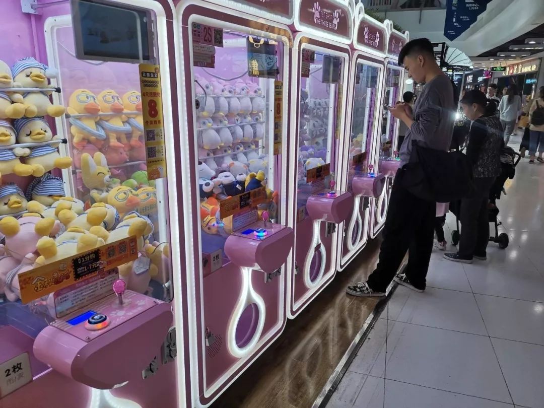 现在做抓娃娃机器赚钱不,抓娃娃机的盈利模式是什么
