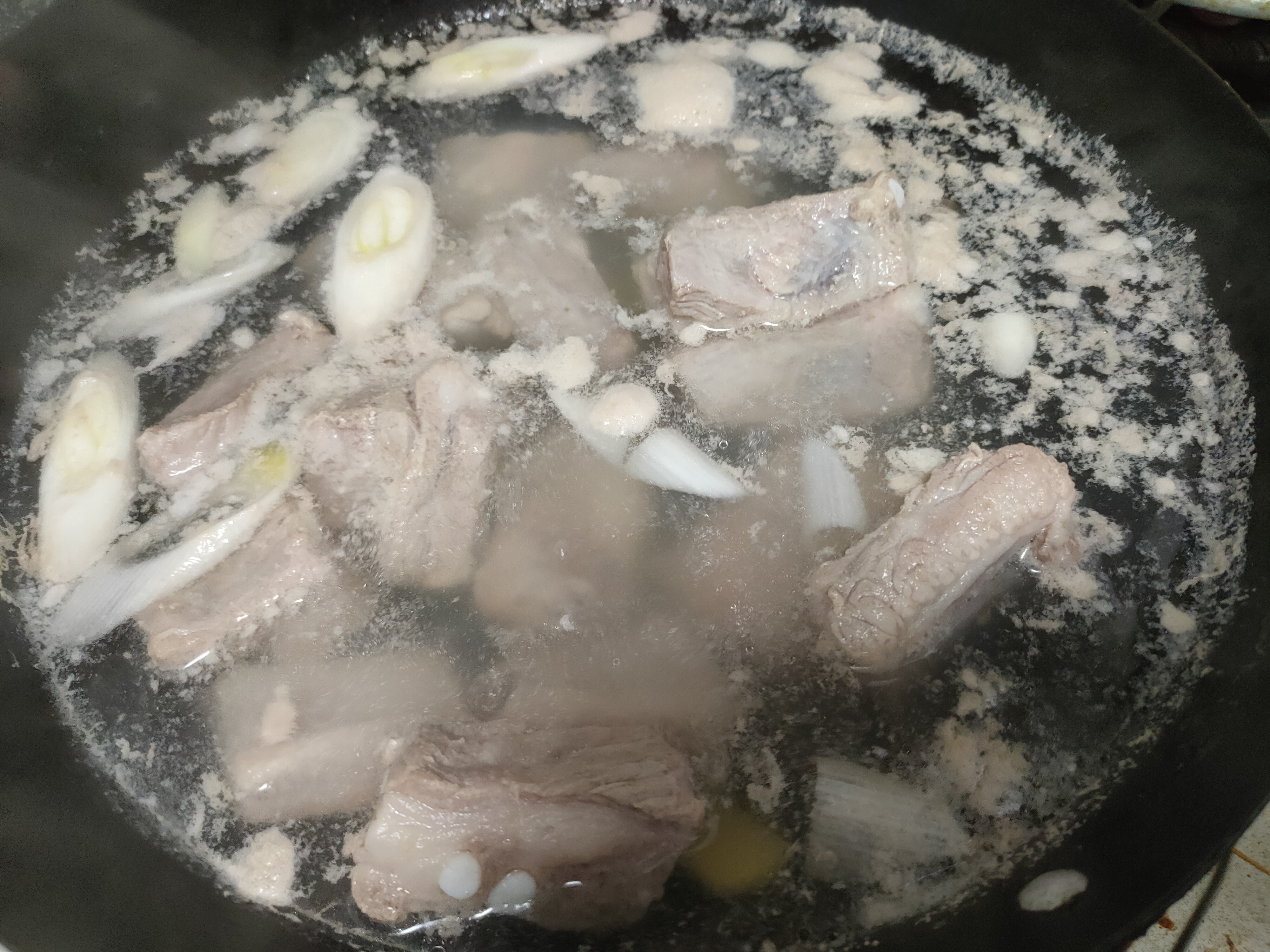 炖排骨为什么步骤都对还有腥味,排骨炖汤特别腥有什么办法除腥味