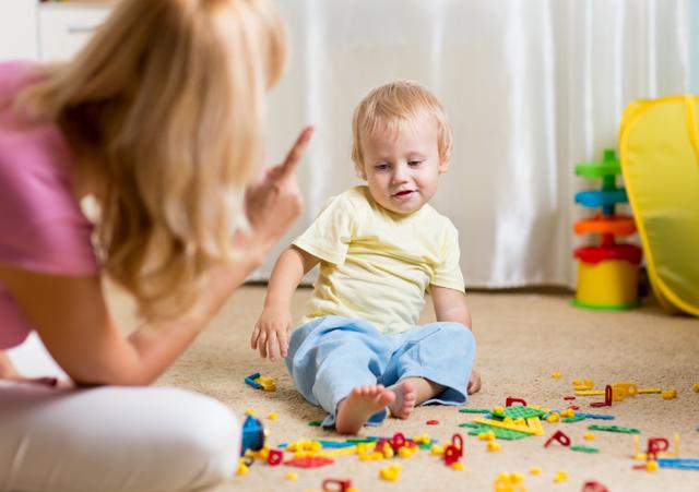 两岁孩子天天看电视还不会说话,孩子两岁不会说话是什么原因呢