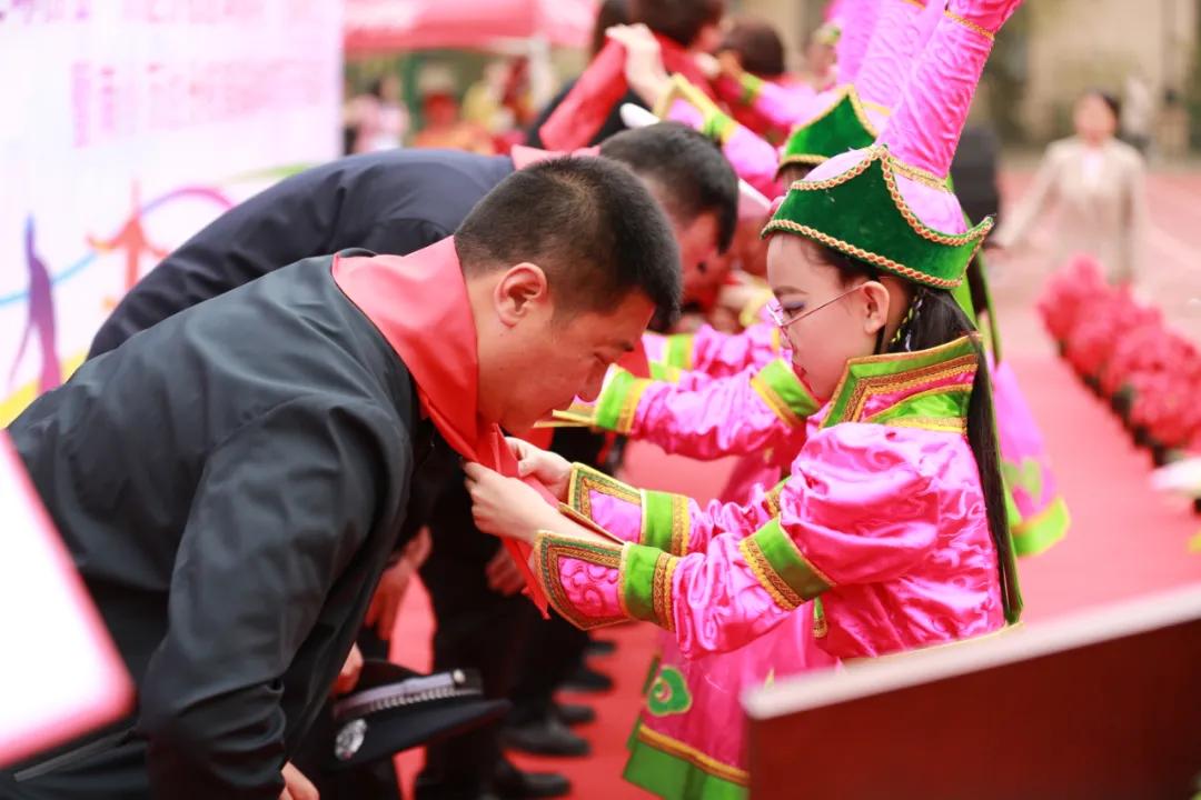 【“七个一”先锋在行动】呼和浩特市足球协会“万达分校足球基地”挂牌仪式在南门外小学万达分校举行