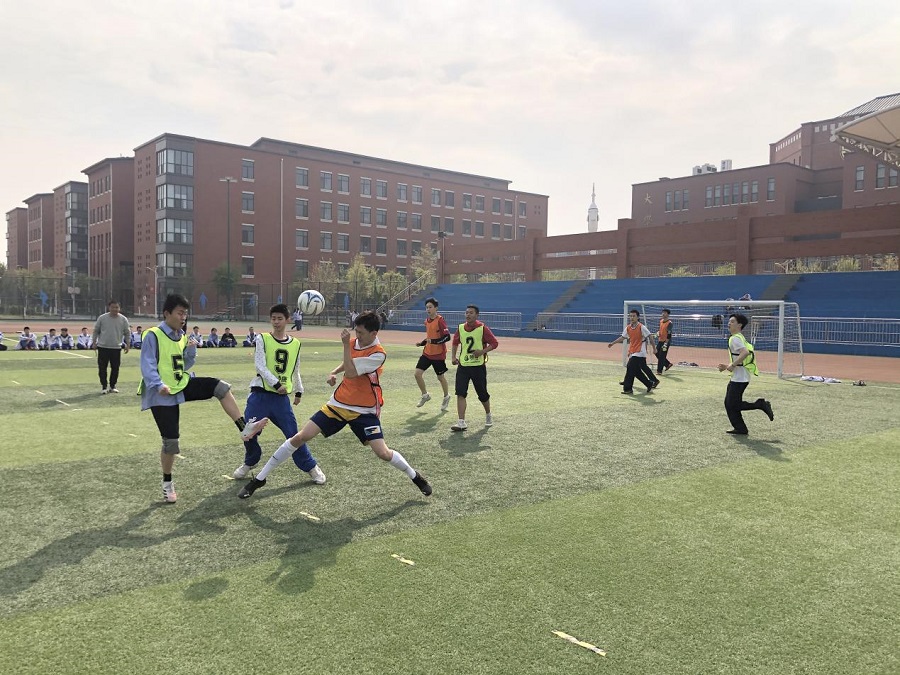 济南市章丘区实验中学足球比赛,济南长清大学城实验学校足球比赛