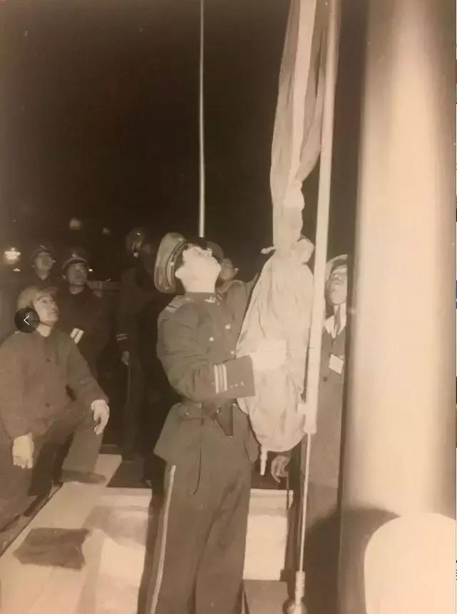 今天，是五星红旗的生日！这三人值得被铭记