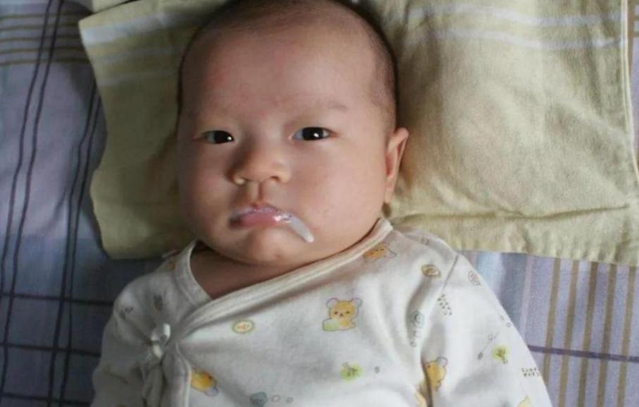 宝宝喂奶喂到多大比较合适,新手宝妈第一次喂母乳怎么喂