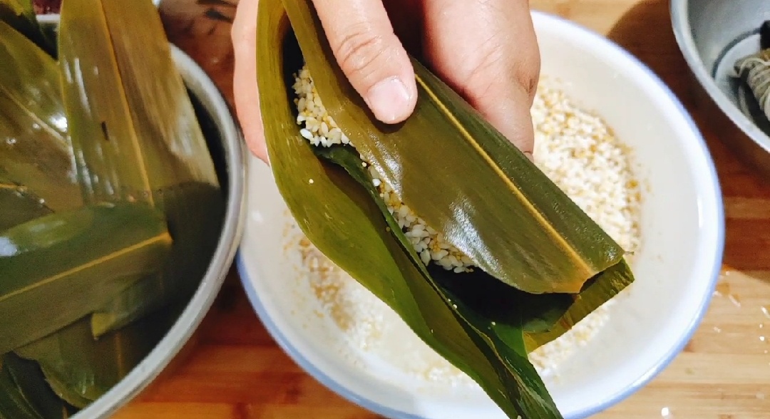 最简单的粽子包法教程,最简单粽子的多种包法