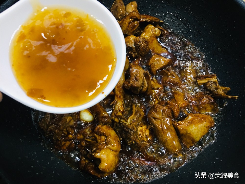 鸭做白切,怎样做白切鸭肉嫩皮脆