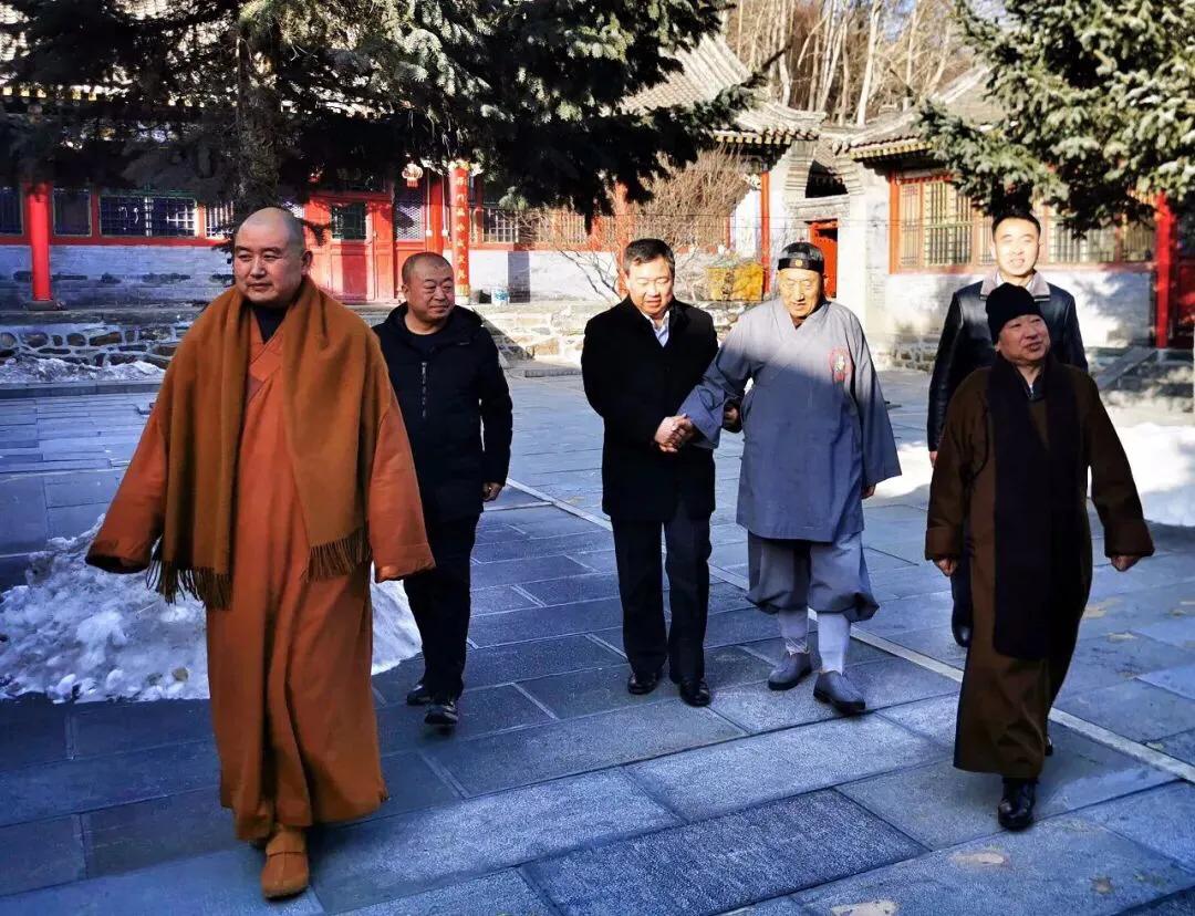 圣境资讯|五台山管委会与佛协领导在春节前看望老法师
