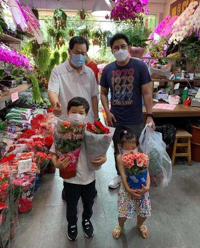 霍启刚晒与郭晶晶甜蜜合照,霍启刚为郭晶晶庆40岁生日