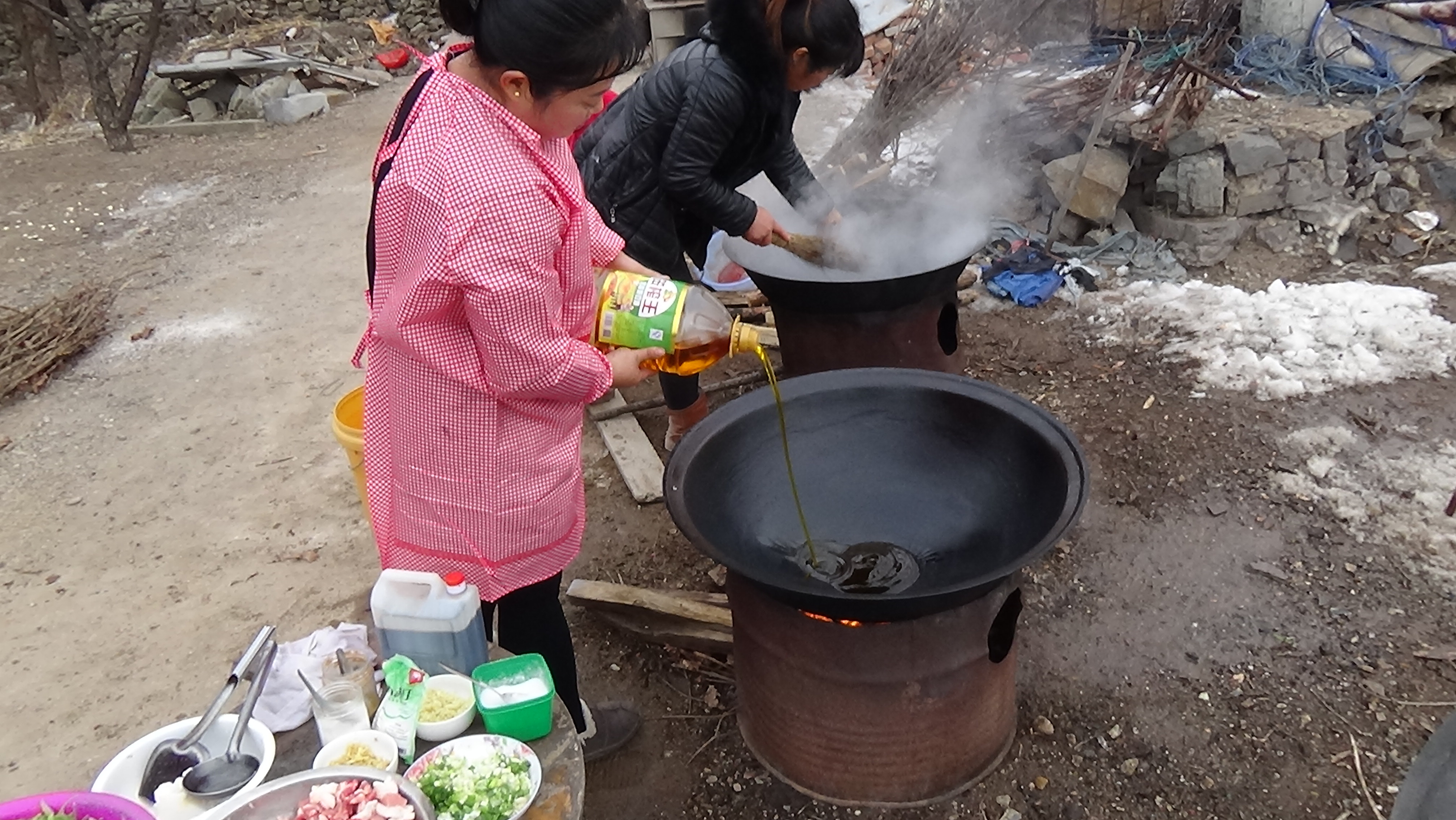 东北杀年猪来吃猪肉,老东北杀年猪
