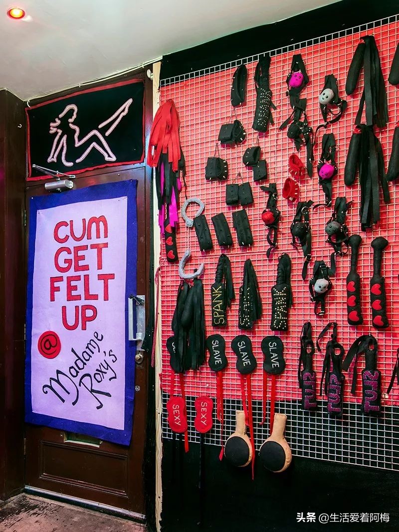 她开了间超市，卖的东西却全是假的，9000件商品，竟被一抢而空