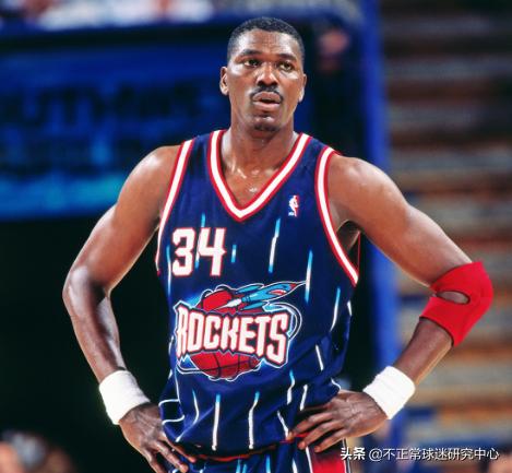 单赛季场均2抢断2盖帽,单赛季盖帽200+抢断200+